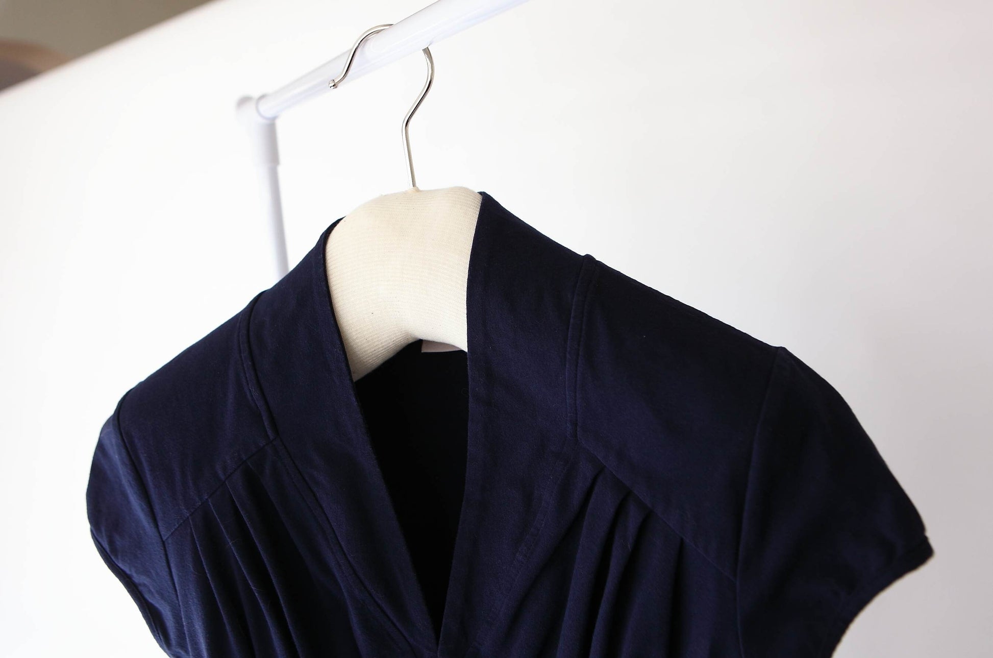 Lazybones Padded Clothes Hanger – Valencia – Beautyhabit